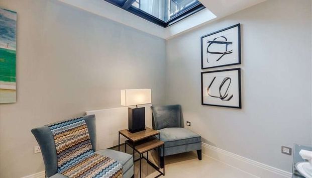 Brand new & stunning two bedroom apartment on the River Thames - Photo 1