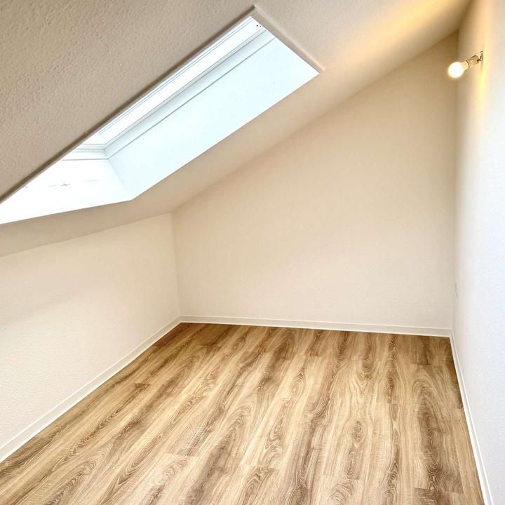 Renovierte 3-Zimmer-Dachgeschosswohnung in Lich! - Photo 1