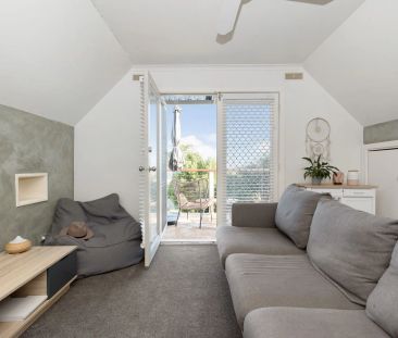 Spacious Home in Sought-after Pocket - Photo 2