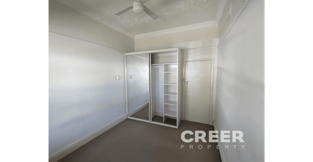 CONVENIENT AND EASY 2 BEDROOM FLAT - Photo 3