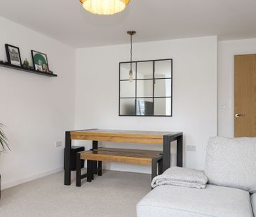 2 bedroom Flat to rent - Photo 3