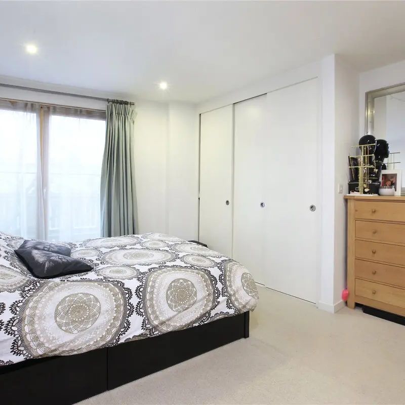 1 bedroom flat in Clapham - Photo 1