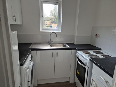 Studio to rent - Photo 3