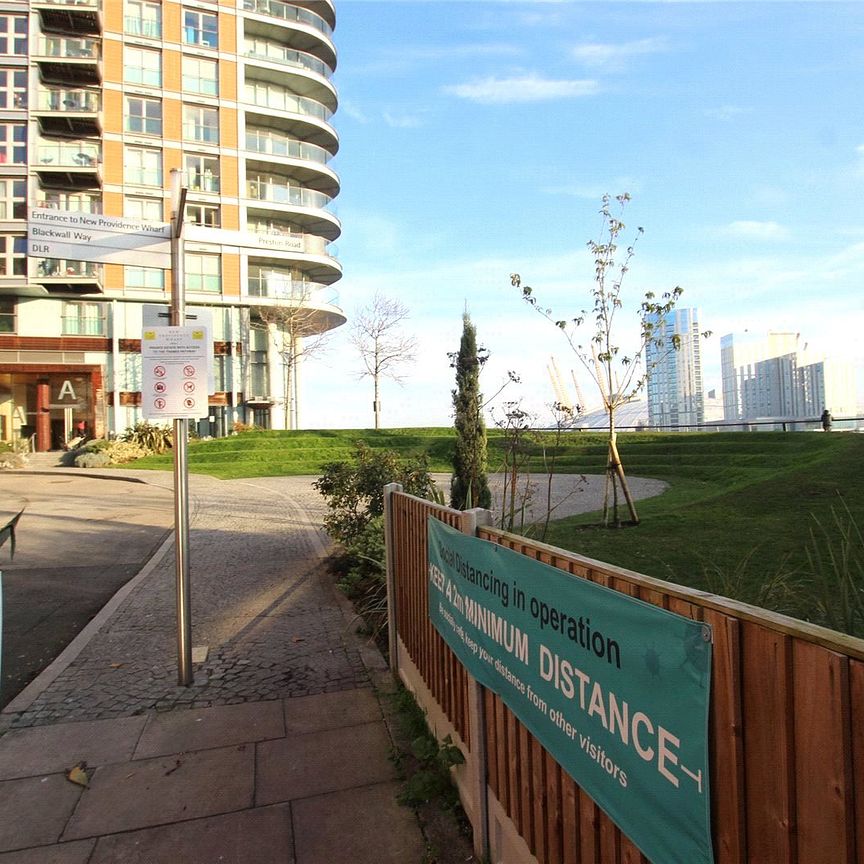 Three Double Bedroom, Two Bathroom Apartment- Canary Wharf, E14 - Photo 1