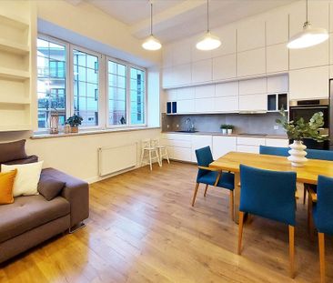 Klimatyczne, wysokie 3 pokoje z antresolą 76.6 m² - Zdjęcie 2