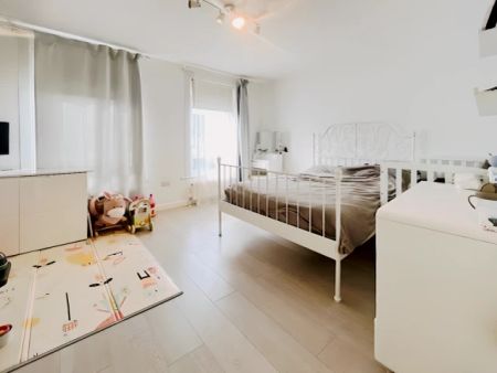 3 Bedroom 4 Bathroom - Photo 3
