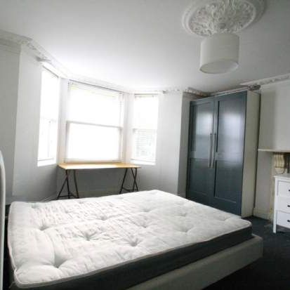 2 bedroom property to rent in London - Photo 1