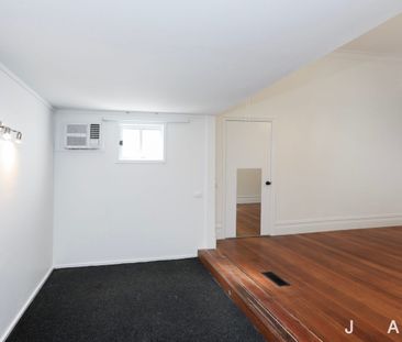 Timeless Appeal and Modern Comfort in a Private Setting - Photo 4