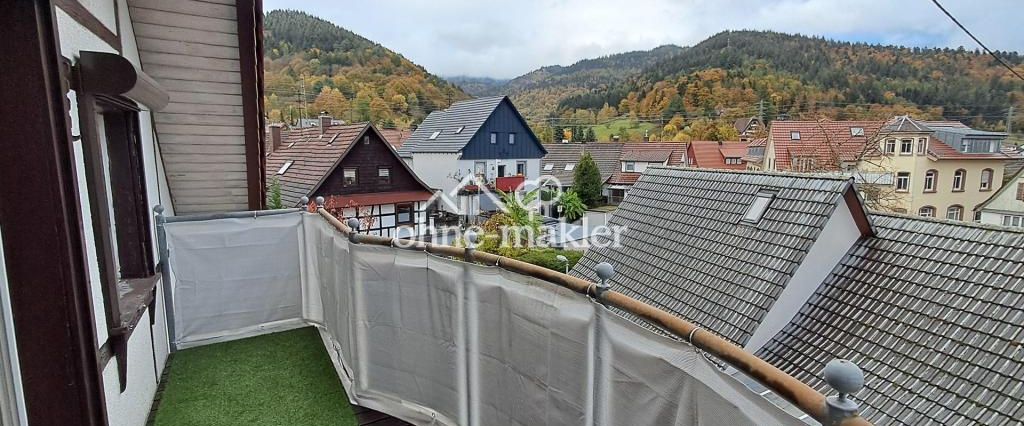 Charmante 2-Zimmer-Dachgeschosswohnung mit Schwarzwaldblick, EBK - Foto 1