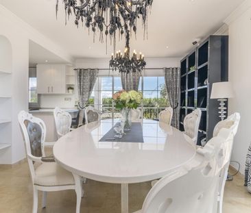 Exquisite 5-Bedroom Villa in La Alqueria, Benahavis - Photo 3