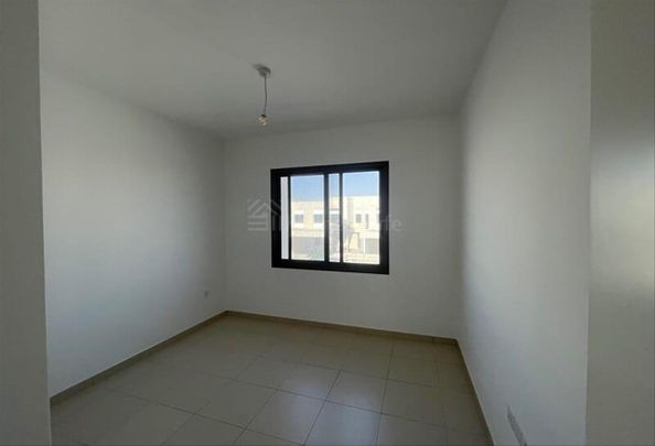 Exclusive | Single Row | Well Maintained - Photo 1