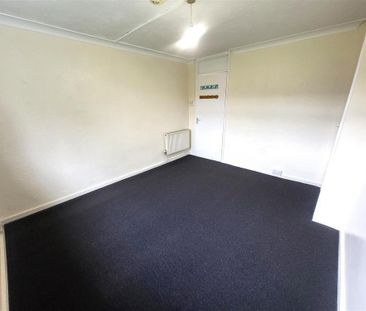 2 bedroom ground floor flat to rent - Photo 3