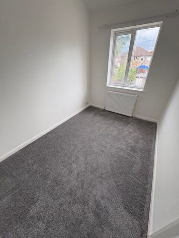 Northumberland Crescent, Feltham - Photo 2