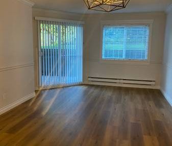 ***BEAUTIFUL ONE BEDROOM PLUS DEN*** PET FRIENDLY - Photo 1