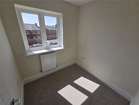 3 bedroom semi-detached house to rent - Photo 2