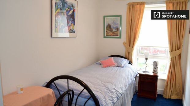 Room to rent in 4-bedroom house in Balgriffin, Dublin - Photo 1