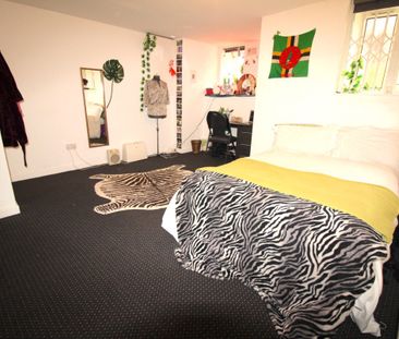 4 Bed - 5A Chestnut Avenue, Hyde Park, Leeds - LS6 1AZ - Student - Photo 1