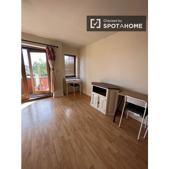 Bed for rent in 2-bedroom apartment in Dublin - Photo 1