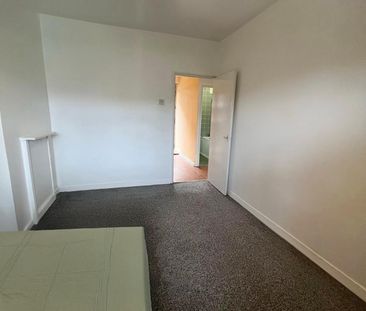 Room in a Shared Flat, London, SW4 - Photo 1