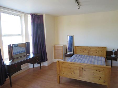 3 bedroom flat to rent - Photo 3