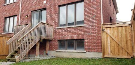 For Lease - 16 Casely Avenue, Richmond Hill, Ontario - Photo 2