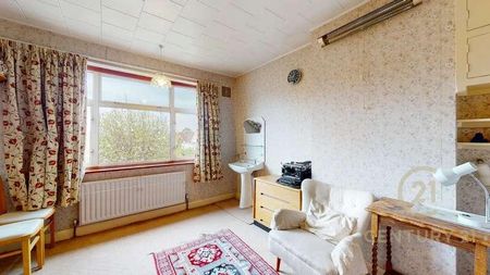 Hanworth Road, TW4 - Photo 2