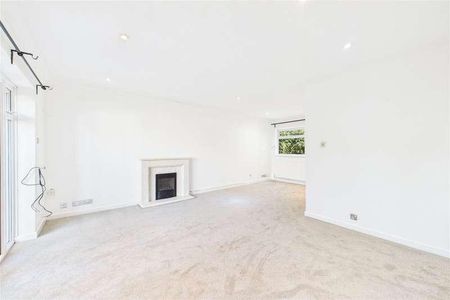 Pendragon Way, Camberley, Surrey, GU15 - Photo 2