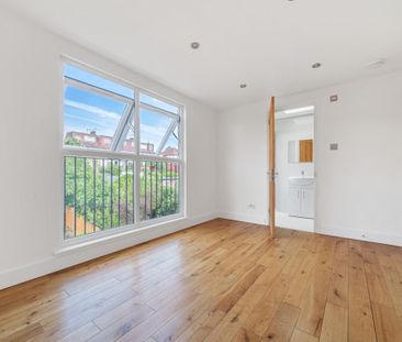 East Walk, East Barnet EN4 - Photo 4