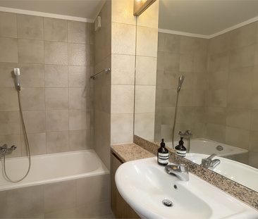 Lake view apartment in residence with swimming pool in Savosa - Photo 5