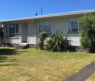 Comfortable Family Living with Generous Outdoor Space - Photo 3