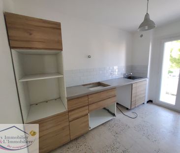 Location Appartement 4 pièces 71m² LA CRAU 83260 - Photo 2