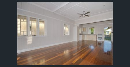 Three bedroom cottage - centrally located - Photo 3