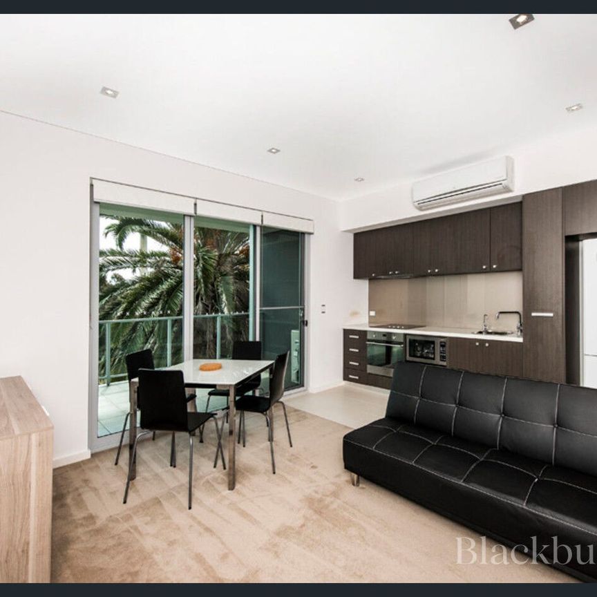 FULLY FURNISHED ONE BEDROOM APARTMENT - Photo 1