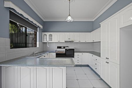 Elegant & Expansive 5 bedroom Coogee Residence - Photo 4