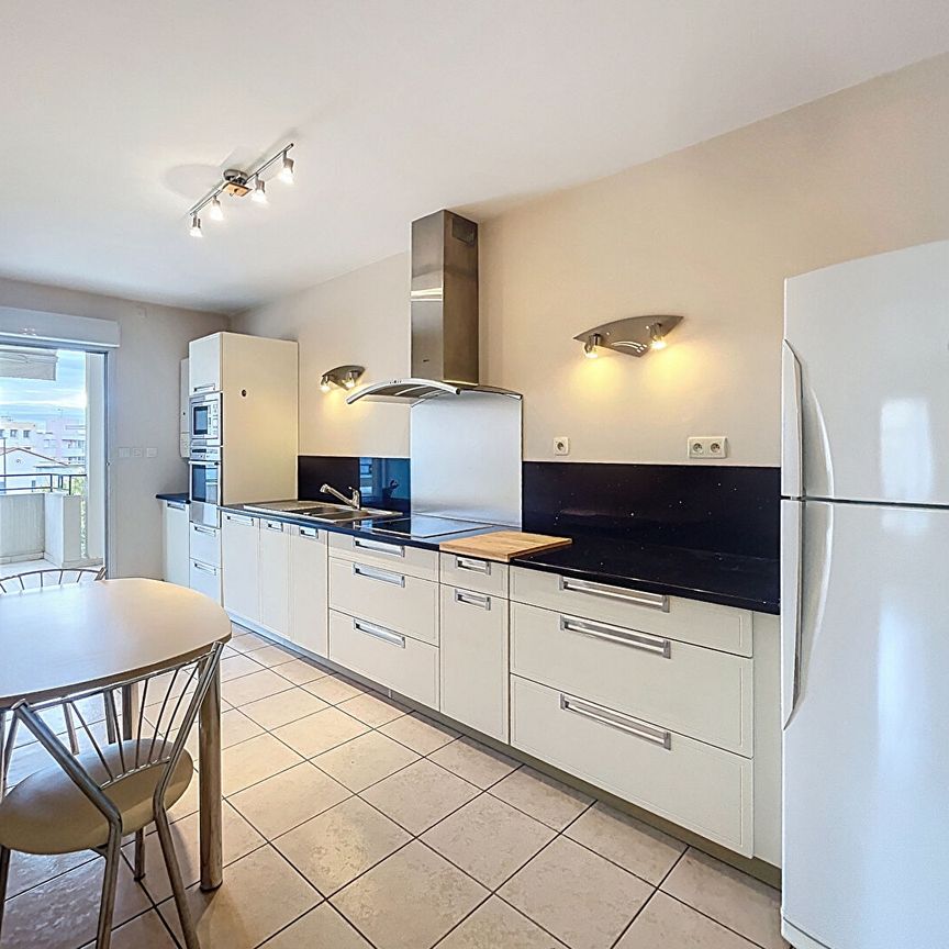 A LOUER AUX ANGLES ( 30133 ) : appartement 3 pièces -possibilité meublé -avec ascenseur - 2 terrasses et 1 garage !, - Photo 1