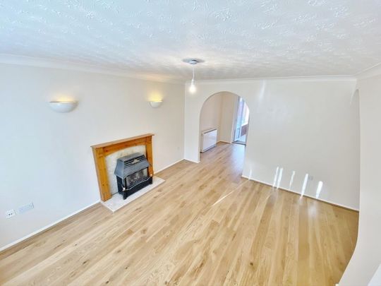 3 bedroom semi-detached house to rent - Photo 1