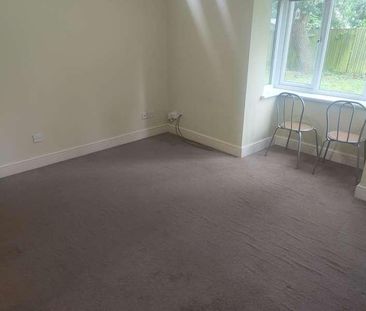 Acorn Grove, Hayes, UB3 - Photo 4