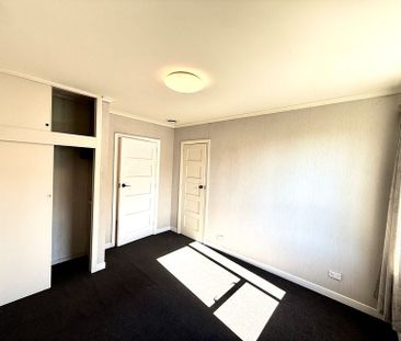 Charming 4BR Home in Bryndwr - Photo 3