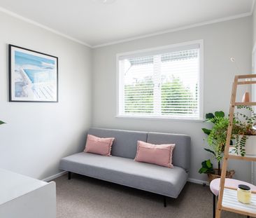 Situated in the heart of Chartwell sits this immaculately presented... - Photo 5