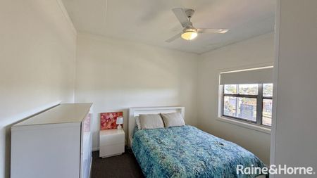 Renovated Family Home - Photo 4