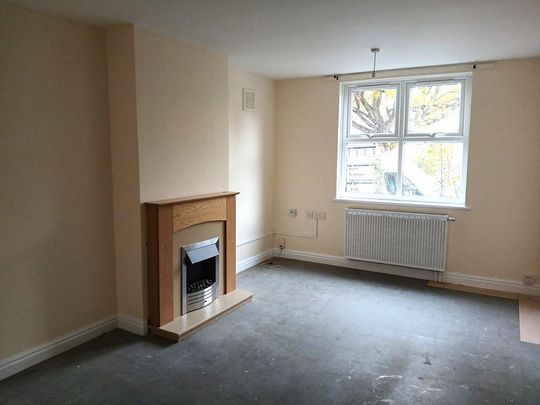 2 bedroom ground floor flat to rent - Photo 1