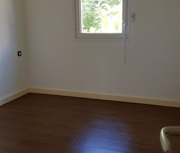 Location Appartement 4 pièces 75m² ST DENIS 97400 - Photo 3