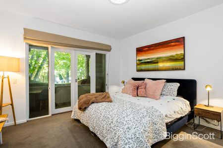 FULLY FURNISHED, IMMACULATE APARTMENT! 6 MONTH LEASE OPTION! - Photo 2