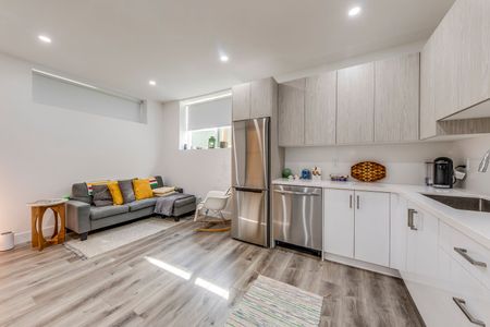 For Lease - 19 Hatfield (Lower #3) Crescent, Toronto, Ontario - Photo 2