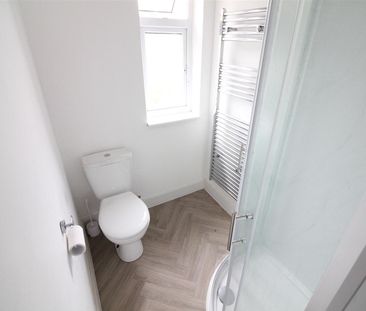 Westbury Road, Feltham - Photo 1