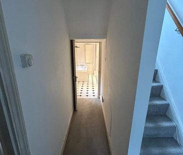 2 Bed Semi-Detached House, Disraeli Road, SW15 - Photo 3