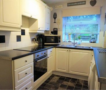 3 bedroom end of terrace house to rent - Photo 3