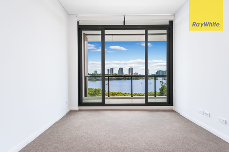 Modern Waterfront Apartment with Breathtaking Views - Photo 3