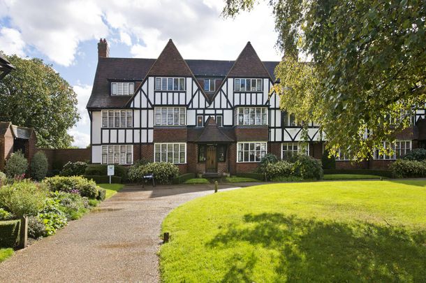 Rutland Court, Queens Drive, West Acton, London, W3 - Photo 1