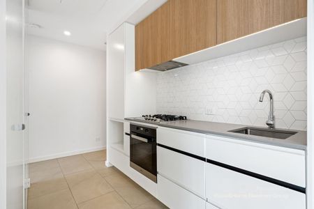 Contemporary Bright and Airy 2 Bedroom Apartment - Photo 3